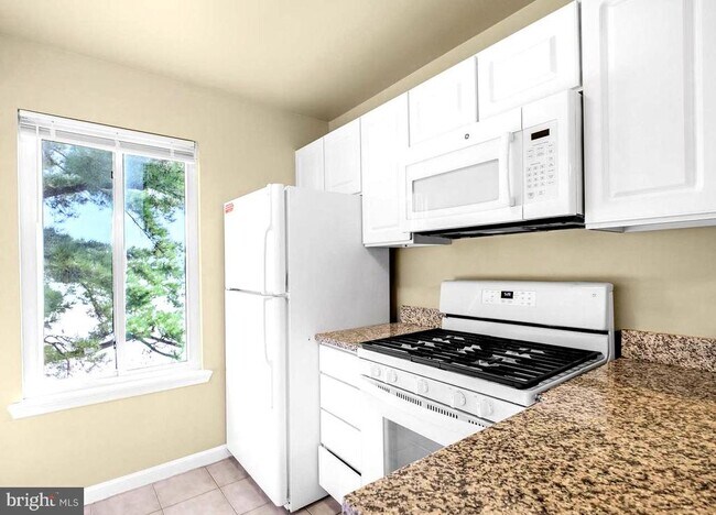 Building Photo - 4709 Tecumseh St