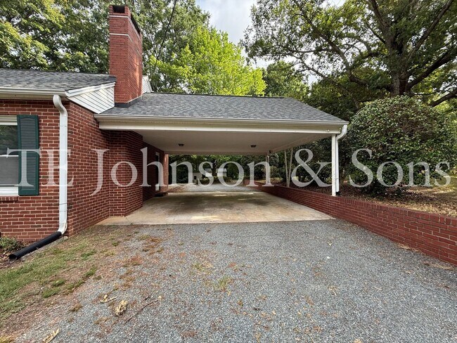 Building Photo - Spacious 3 Bedroom Home with Primary Suite on Main Level and 2-Car Carport