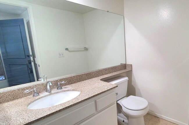 Building Photo - Townhome - 3 bedrooms + 2.5 bathrooms.  AV...