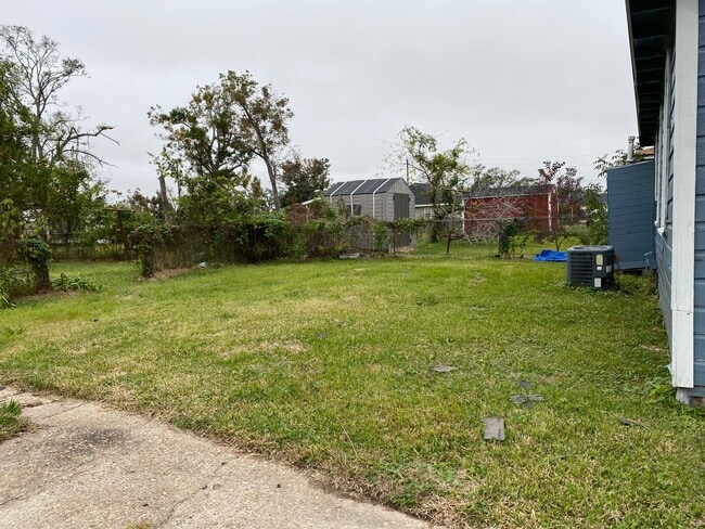 Building Photo - Great 4/2 in Central Lake Charles!