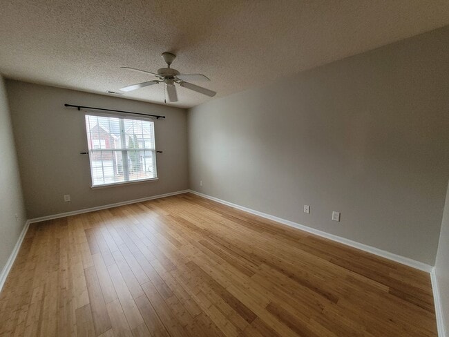 Building Photo - Great 2 Bedroom 2 Bath Townhouse