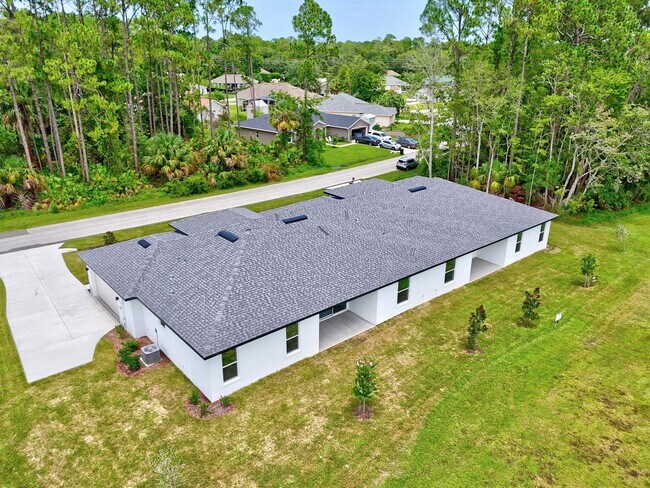 Building Photo - Brand New Townhome Overlooking the 15th Fairway