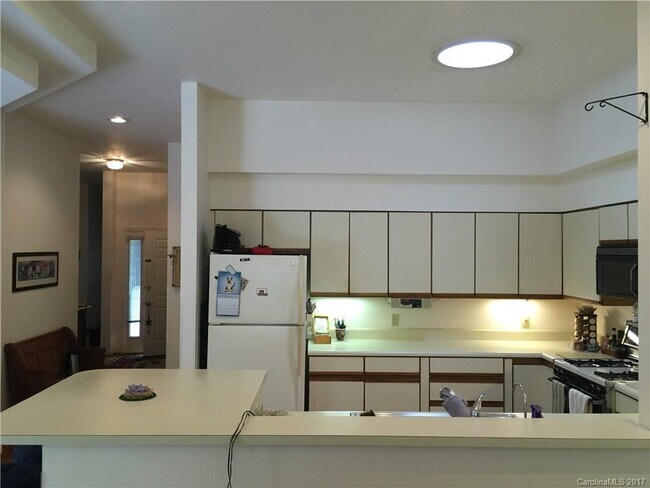 Building Photo - 13 River Knoll Dr