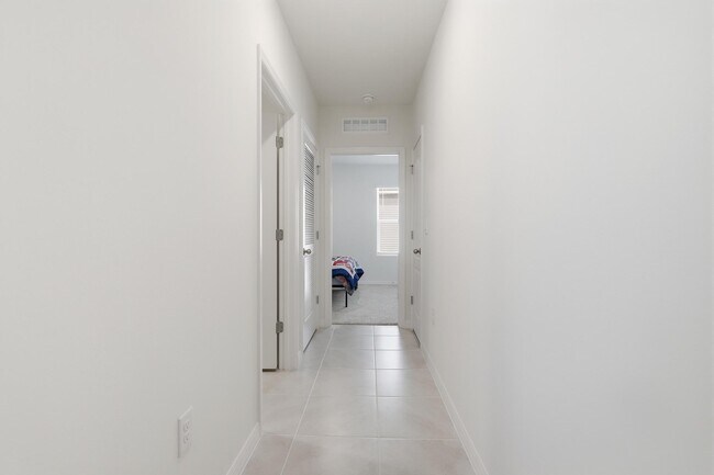 Building Photo - 1732 Shadow Trce Wy