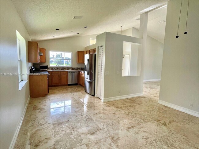 Building Photo - 808 Stanton Dr