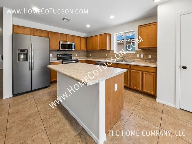 Building Photo - 14360 N Fragile Clay Ave