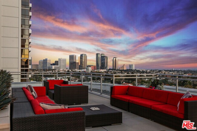 Building Photo - 10710 Wilshire Blvd
