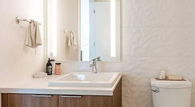 Building Photo - 1380 N California Blvd