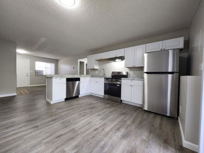 Building Photo - 2922 Straus Ln