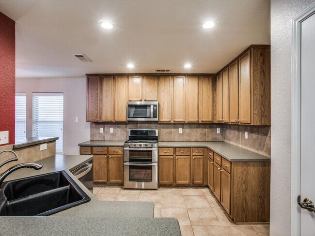 Building Photo - 6153 Bowfin Dr