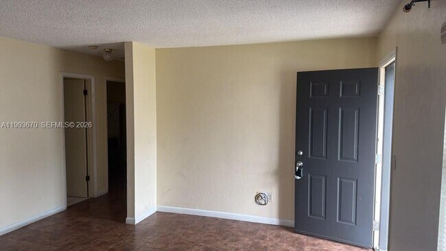 Building Photo - 421 Las Palmas Cir