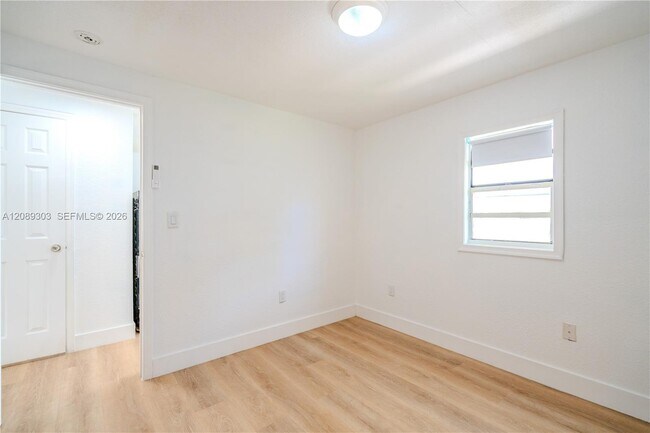 Building Photo - 27 SW 55th Avenue Rd