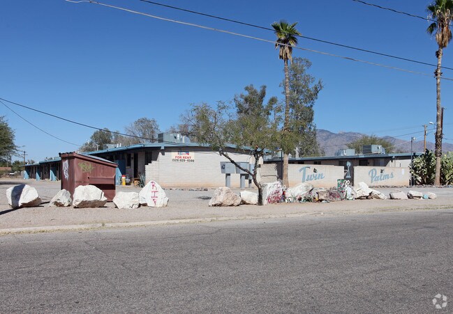 Primary Photo - Twin Palms