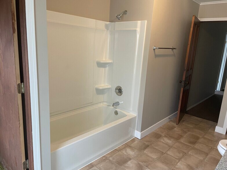 Building Photo - 1721 W 16th St