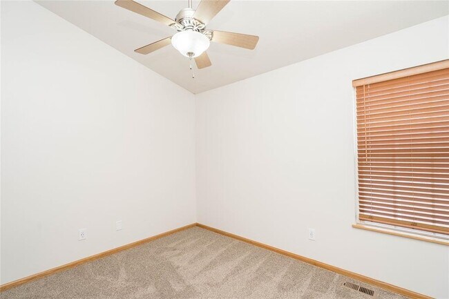 Building Photo - 15229 Alpine Dr