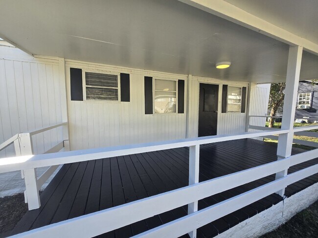 Building Photo - Affordable 1 Bedroom - Utilities Included