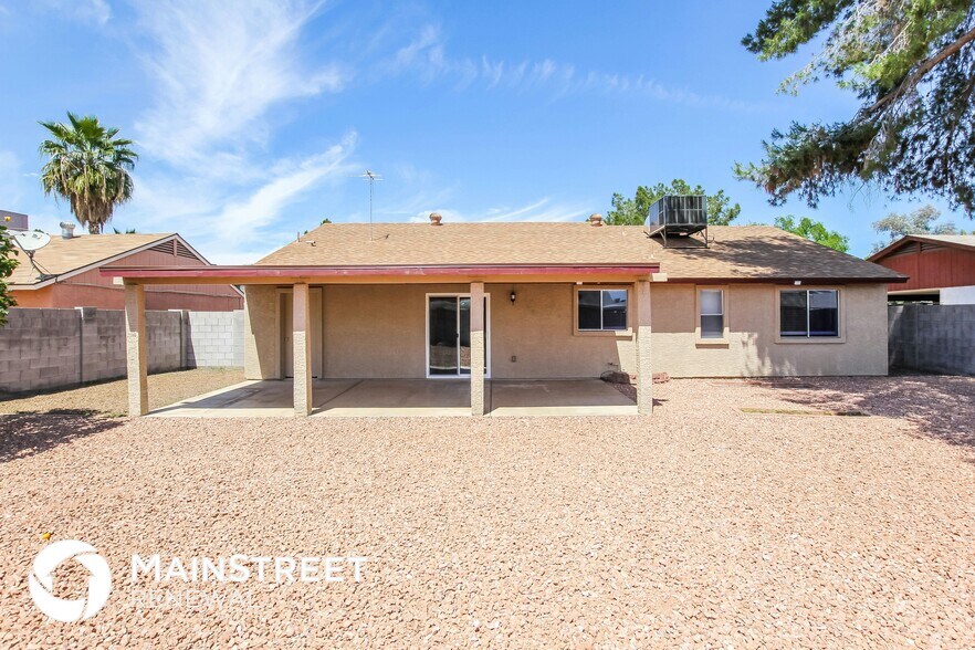 Building Photo - 9007 W Cinnabar Ave