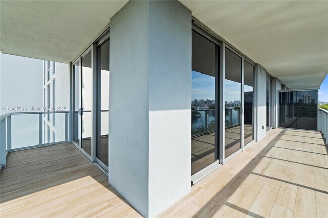 Building Photo - 16385 Biscayne Blvd