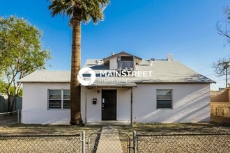 Building Photo - 3 Bedroom Pet-Friendly Home in Phoenix, AZ with Main Street Renewal