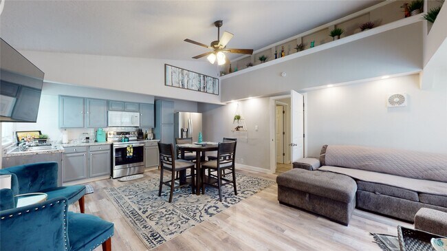 Building Photo - 4507 W Bayshore Dr