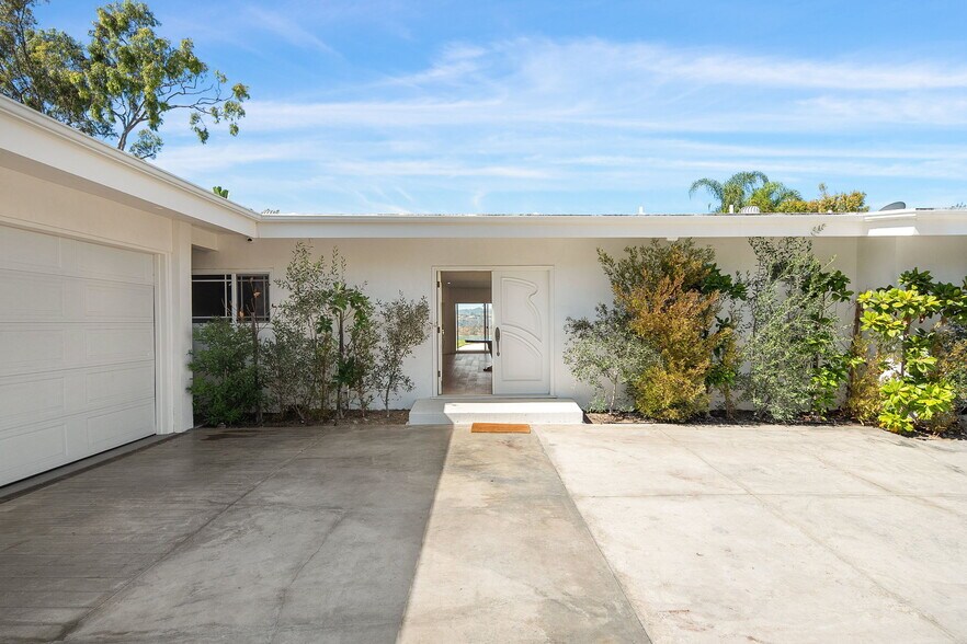 Building Photo - 1641 Tower Grove Dr