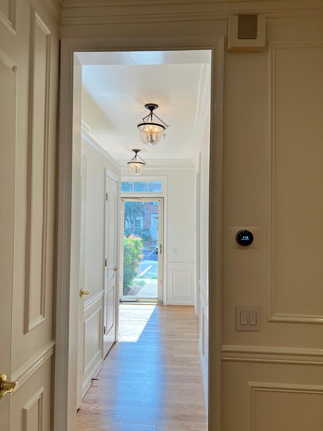 foyer - 1721 Kingsgate Ct