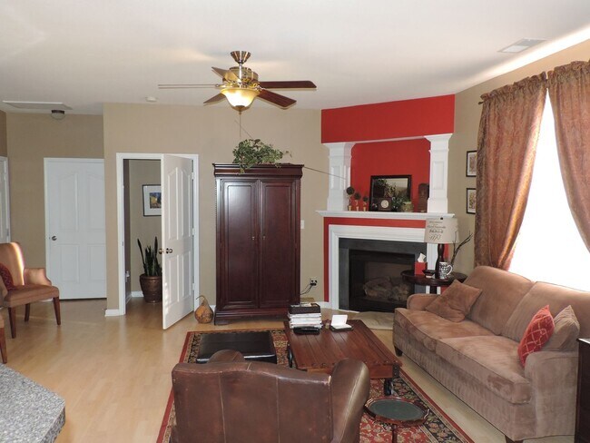 Building Photo - 5 BR/3BA | Newly Renovated Single Family Home |Wheelchair accesible room | Near Pharr Mill Park!