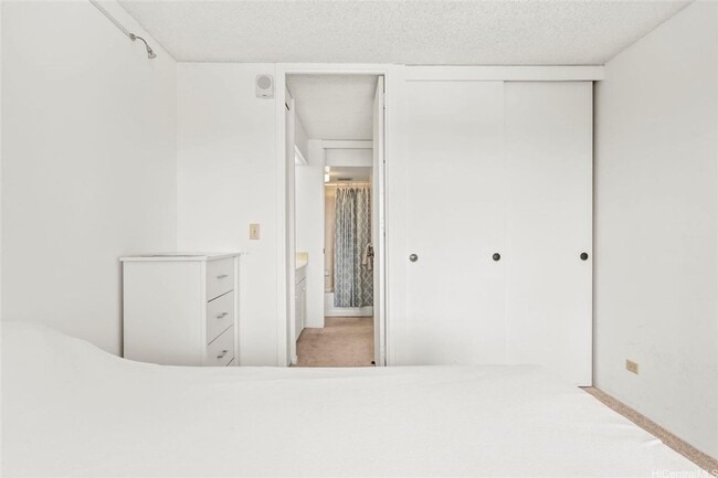 Building Photo - Mott-Smith Lani Loa/1 BR/1 BA/1 PK