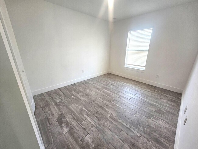 Building Photo - 2447 NW 5th St