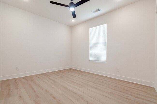 Building Photo - 1664 N Leverett Ave
