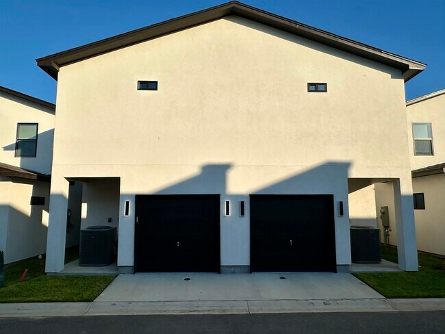 Building Photo - 8218 Casa Verde Rd
