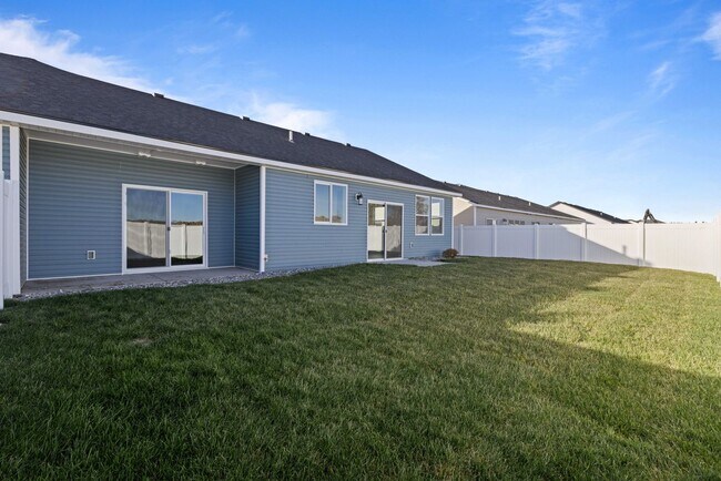 Building Photo - LEASE TAKE OVER PLEASE CALL TENANTS BRITTNEY 480-868-7733 OR Gunner Norton 480-450-0666 -FOR THIS...