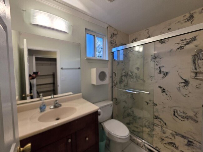 Building Photo - 2455 Fallingtree Dr