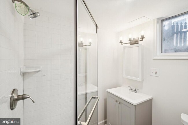 Building Photo - 7809 Oakdale Ave