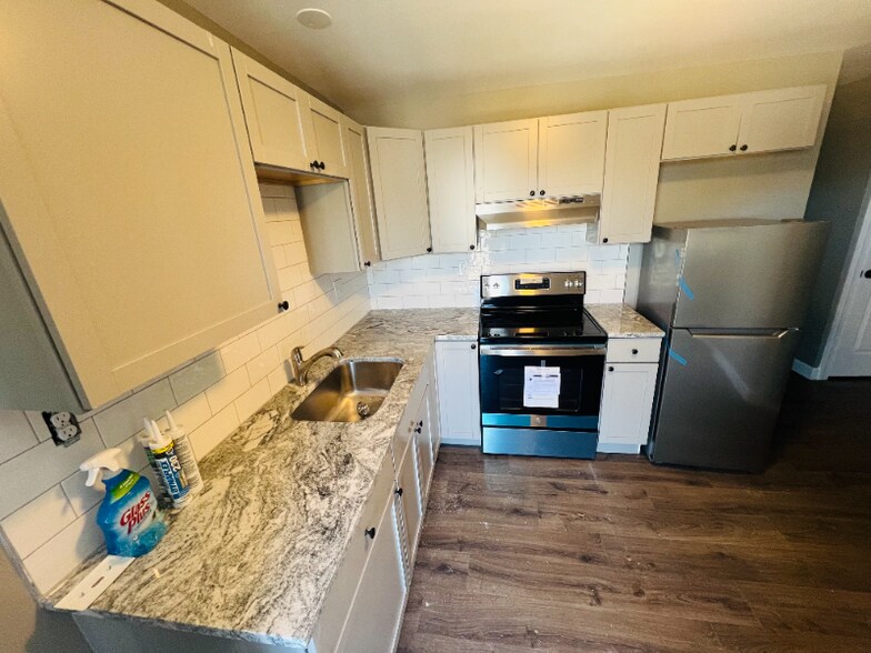 Building Photo - 820 N High St