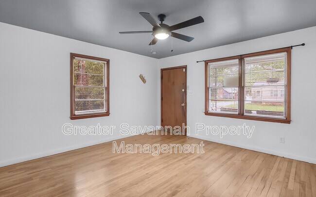 Building Photo - 1401 E 33rd St
