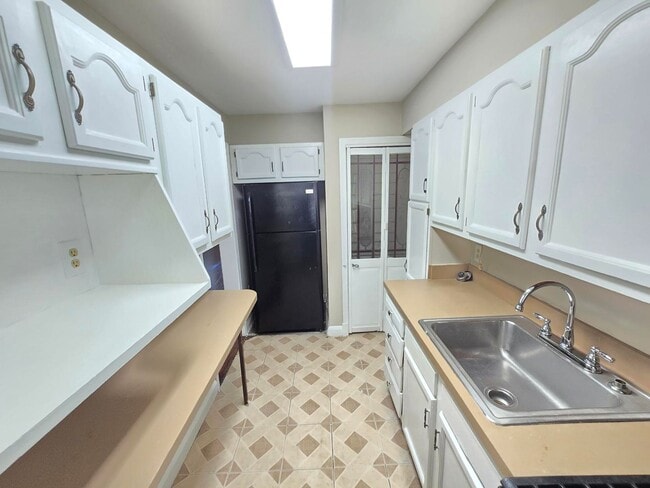 Building Photo - Beautiful 3 Bedroom 1 Bathroom East Baltim...