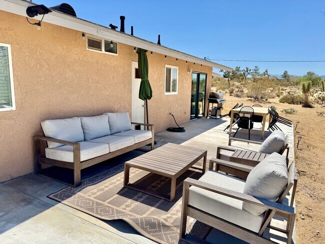 Building Photo - Chic Joshua Tree Retreat with Modern Upgrades
