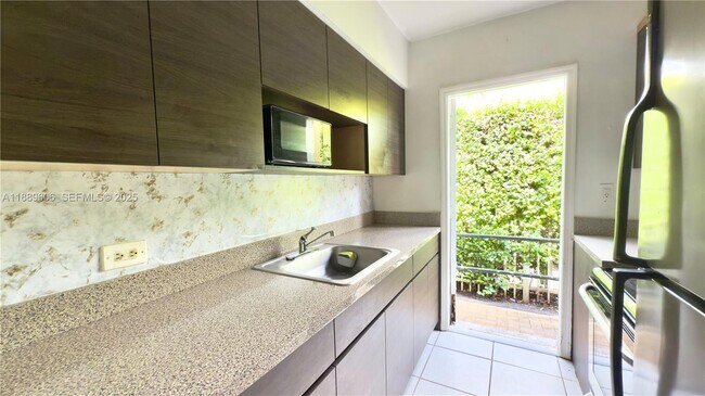 Building Photo - 145 N Shore Dr