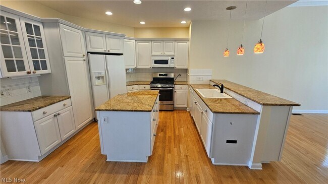 Building Photo - 7235 Dursley Ct