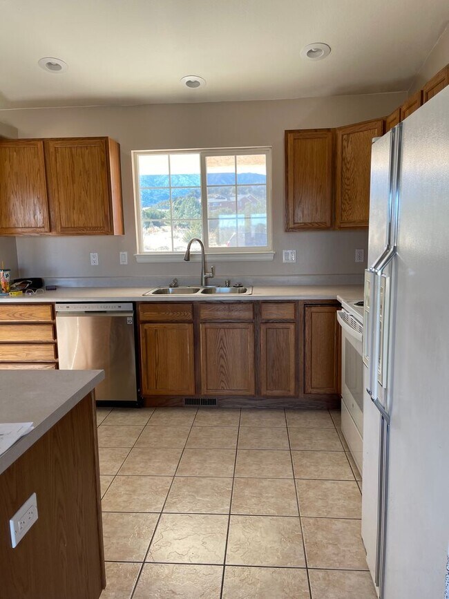 Building Photo - 66 Wild Rose Dr