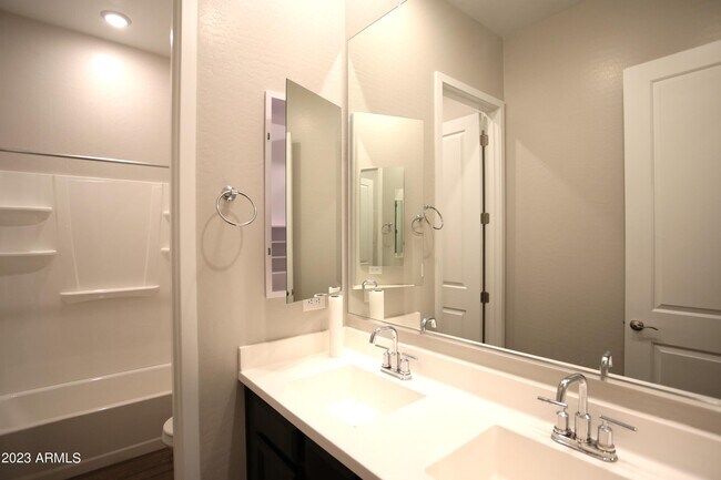 Building Photo - 1201 E Cherrywood Pl