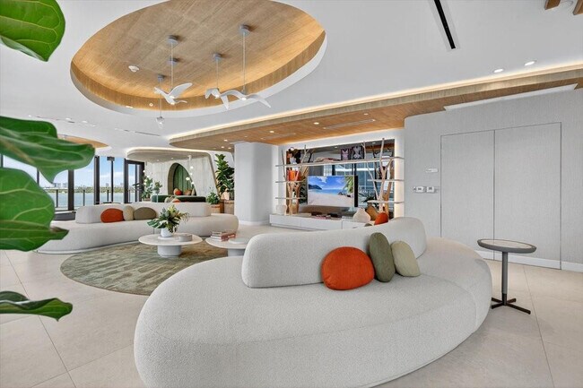 Building Photo - 700 NE Miami Pl