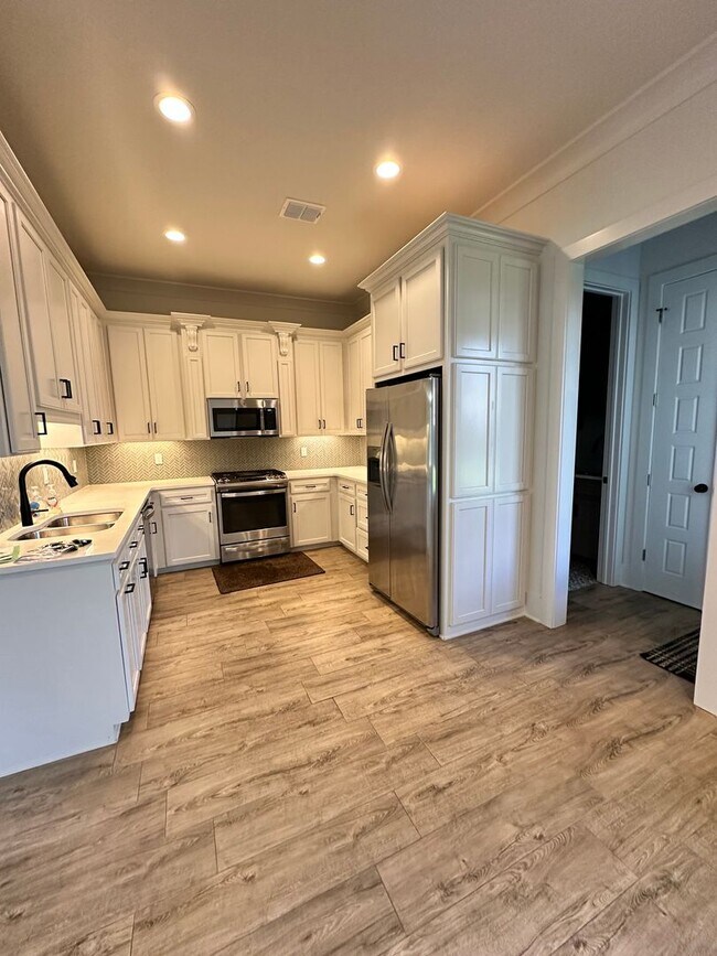 Building Photo - Close to WK Bossier and Barksdale Air Force Base.