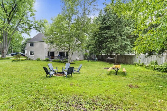 Building Photo - 38369 N Manor Ave