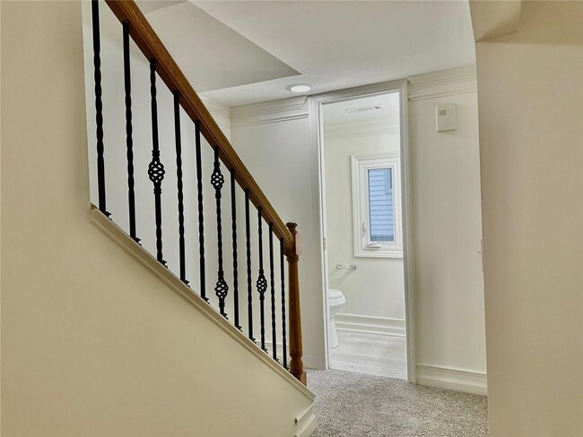 Building Photo - 835 Glendale Terrace NE
