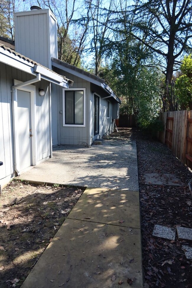 Building Photo - 3 Bedrooms, 2 Baths Half-plex in Greenhaven