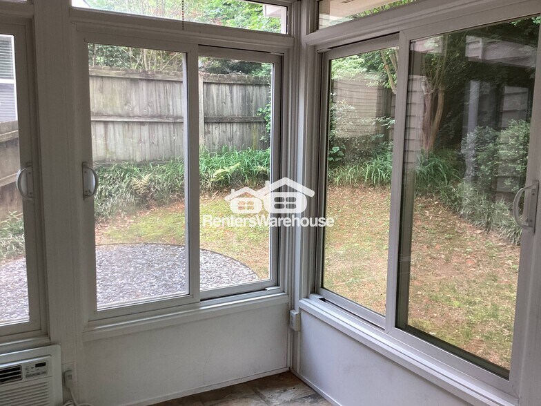 Building Photo - 2983 Rosebrook Dr