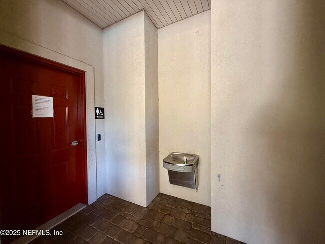 Building Photo - 3635 Summit Oaks Dr