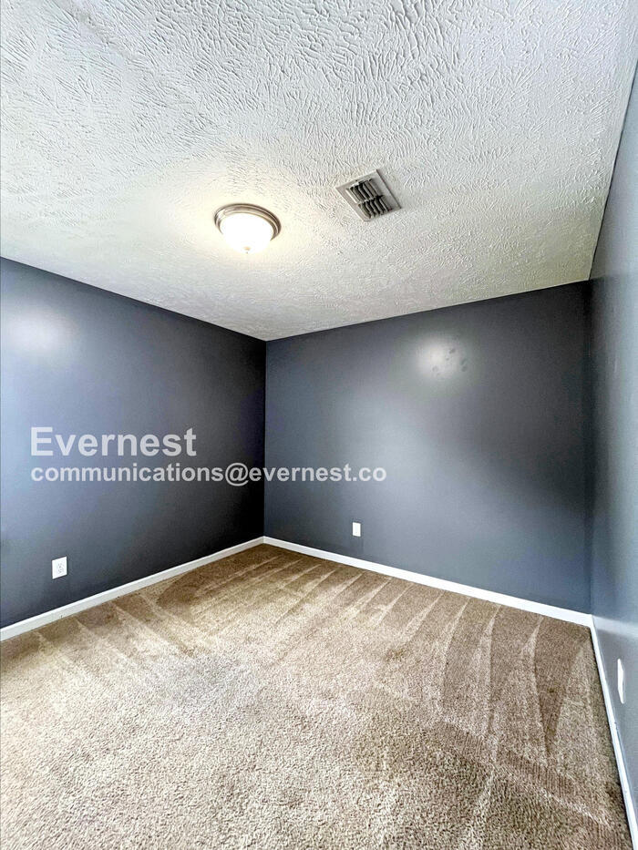 Building Photo - 441 Vailview Dr
